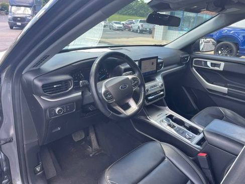 Used 2022 Ford Explorer XLT w/ Equipment Group 202A AWD/4WD image 10