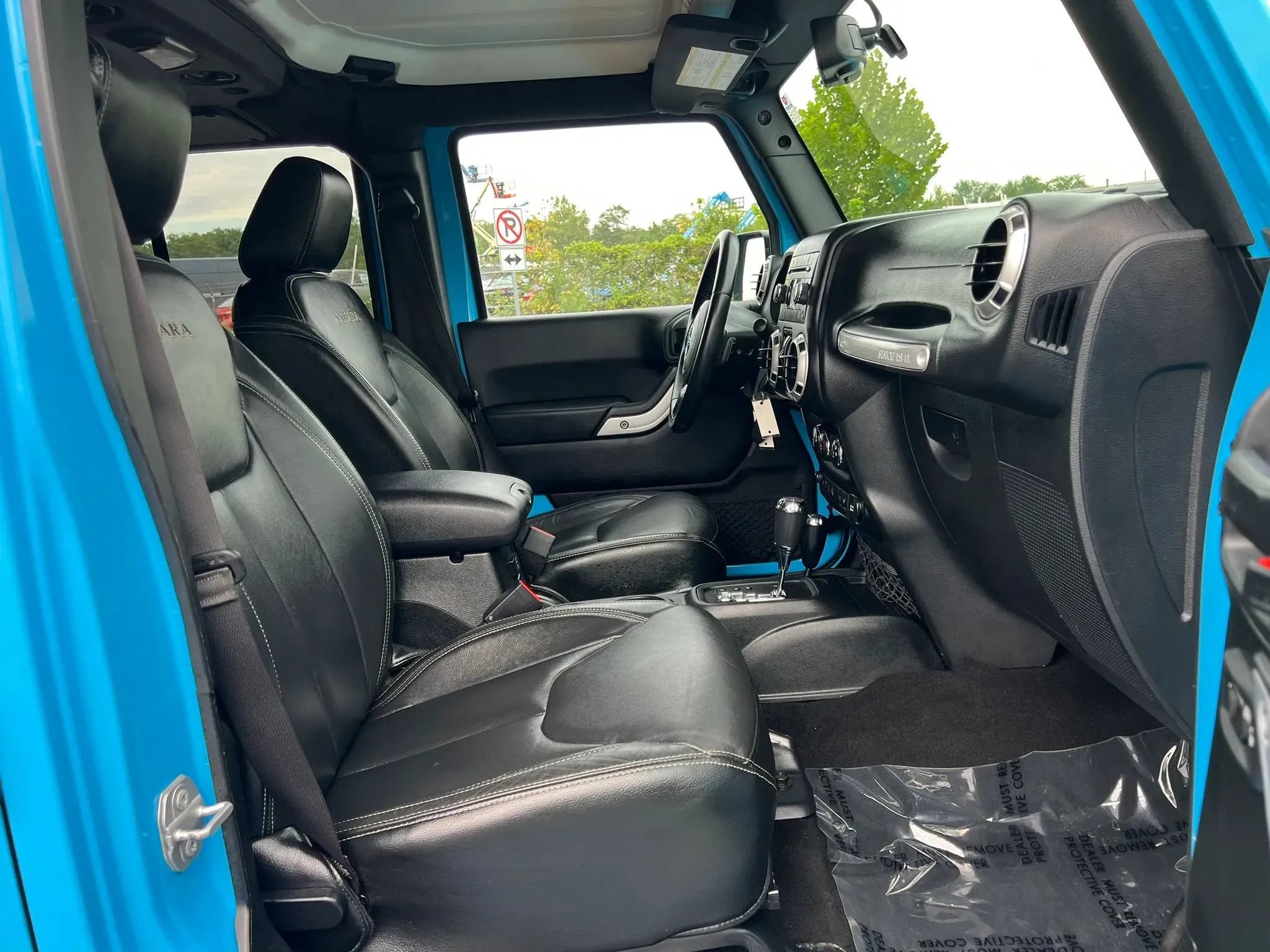 Used 2017 Jeep Wrangler Unlimited Sahara w/ Max Tow Package AWD/4WD image 16