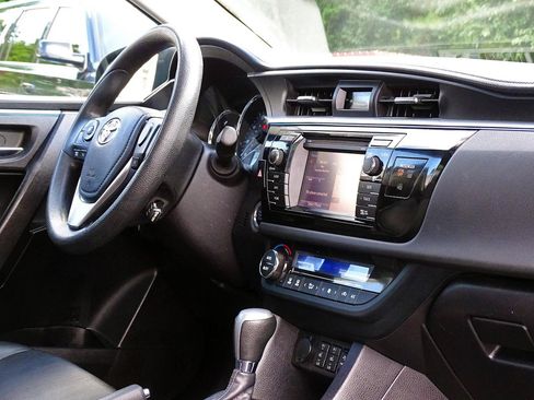 Used 2015 Toyota Corolla LE Premium FWD image 35
