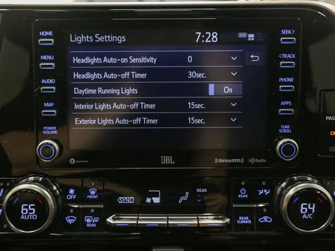 Used 2022 Toyota Highlander Limited AWD/4WD image 32