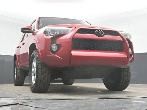 Used 2018 Toyota 4Runner SR5 AWD/4WD image 41