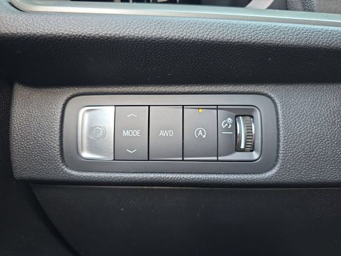 Used 2025 Chevrolet Traverse LT AWD/4WD image 27