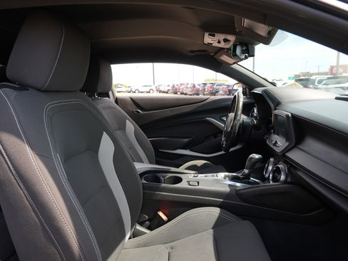 Used 2017 Chevrolet Camaro LT RWD image 13