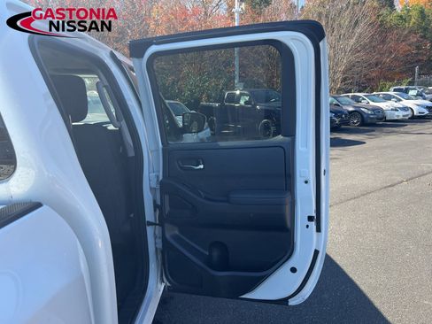 Used 2024 Nissan Frontier SV image 30