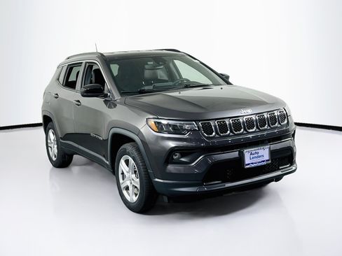 Used 2023 Jeep Compass Latitude AWD/4WD image 3
