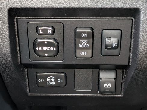 Used 2016 Toyota Tundra SR5 w/ SR5 Upgrade Package RWD image 23
