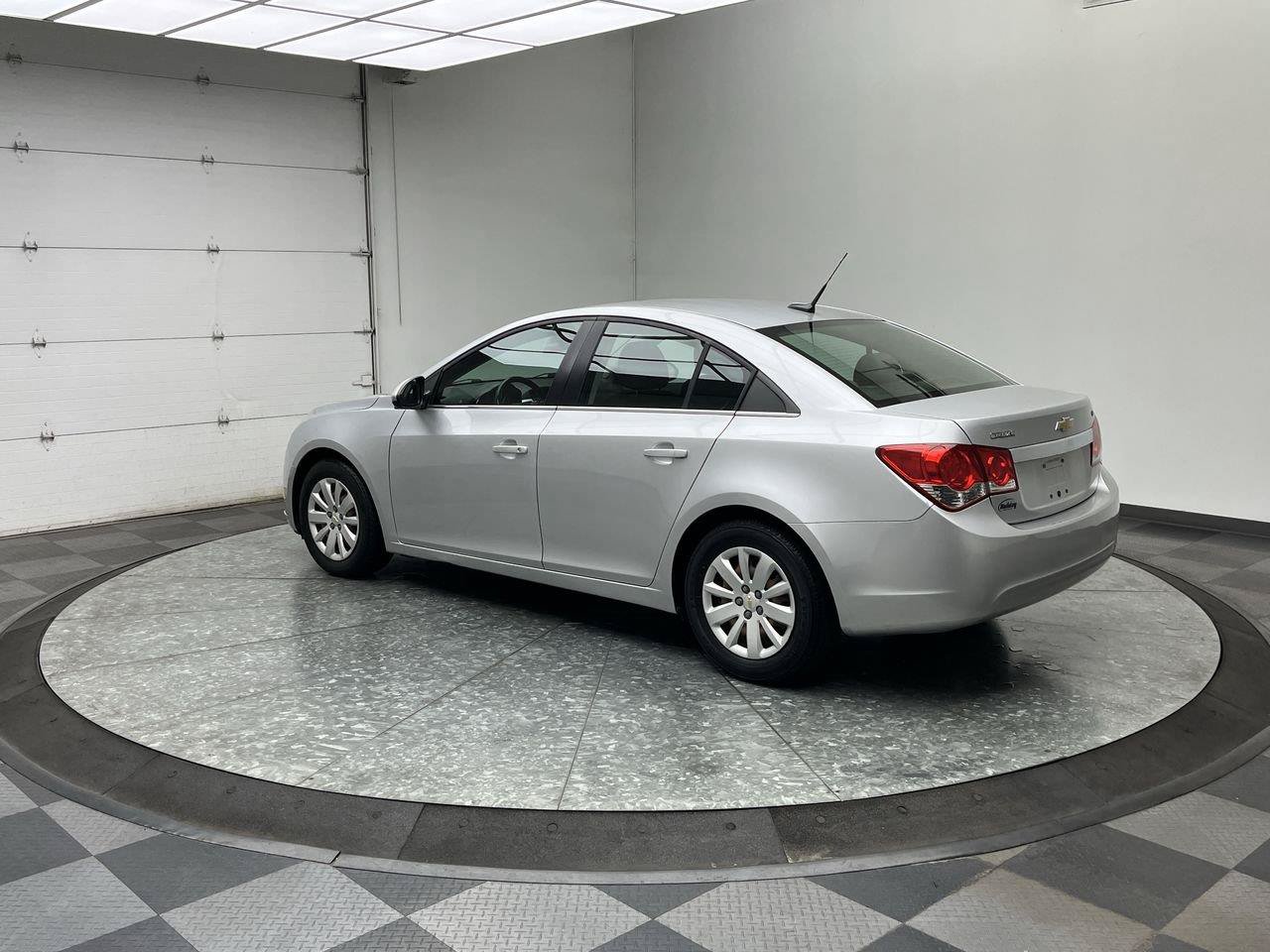 Used 2011 Chevrolet Cruze LT FWD image 2