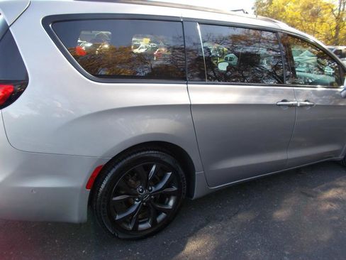 Used 2019 Chrysler Pacifica Touring-L Plus w/ Advanced Safetytec Group image 13