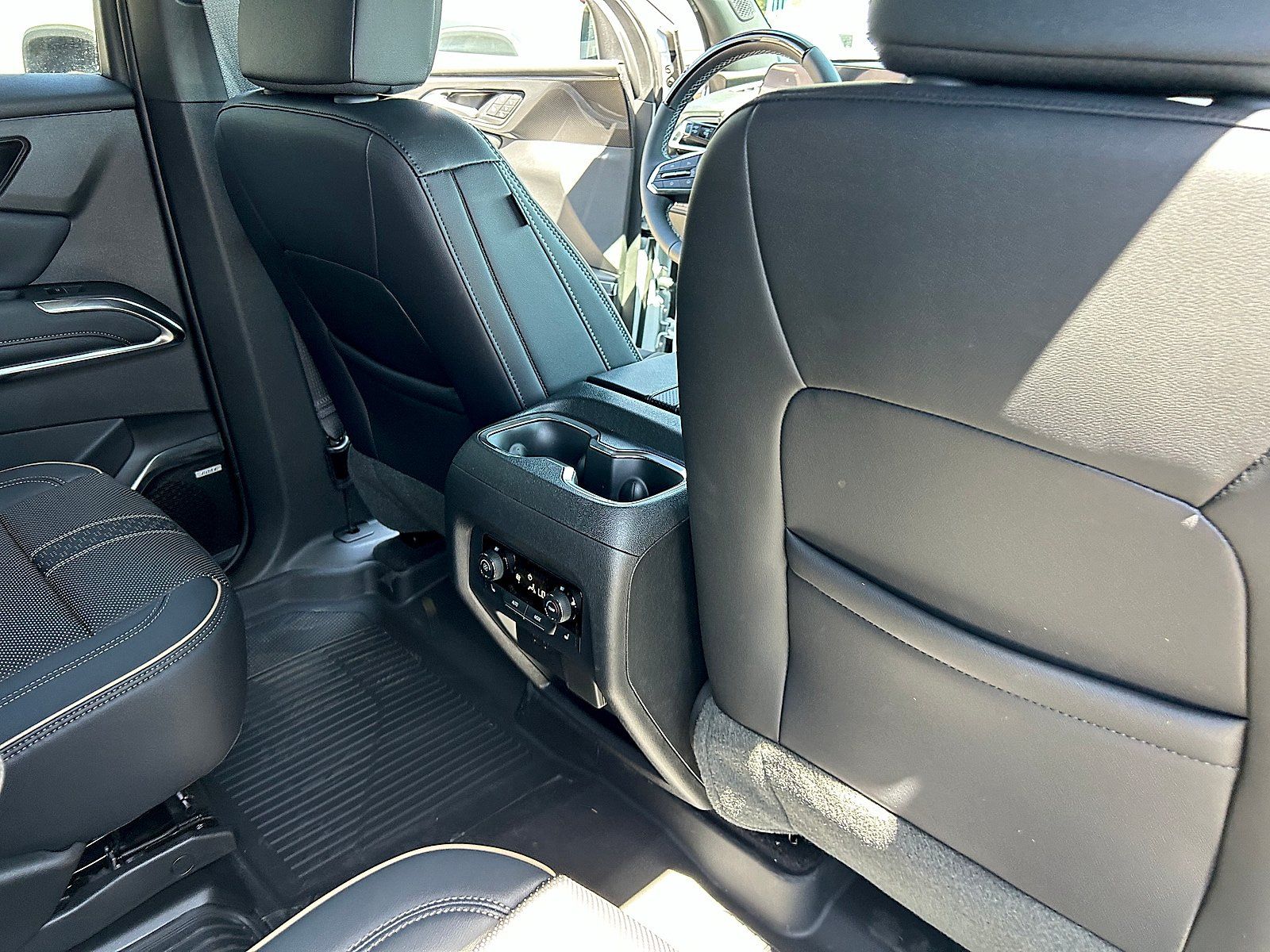 New 2026 Chevrolet Traverse High Country FWD image 32