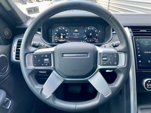Certified 2025 Land Rover Discovery S AWD/4WD image 21