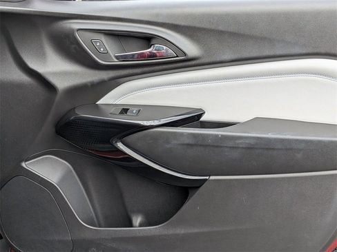 Used 2025 Chevrolet Trax LT w/ LT Convenience Package image 33