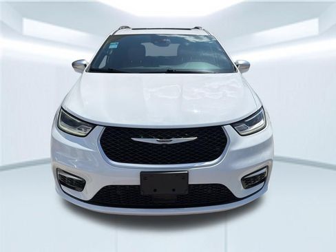 Used 2021 Chrysler Pacifica Pinnacle AWD/4WD image 2