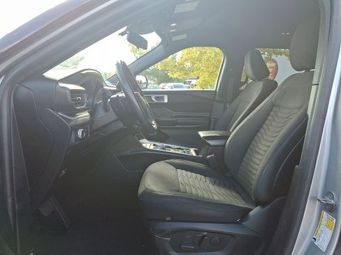 Used 2020 Ford Explorer XLT w/ Class III Trailer Tow Package image 13