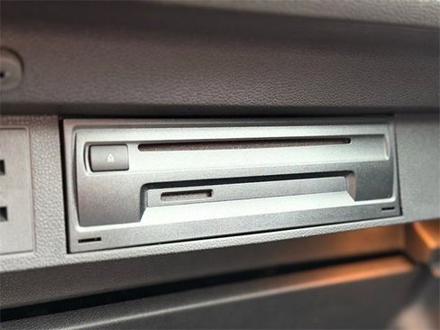 Used 2018 Volkswagen Tiguan SE w/ Panoramic Sunroof Package image 18