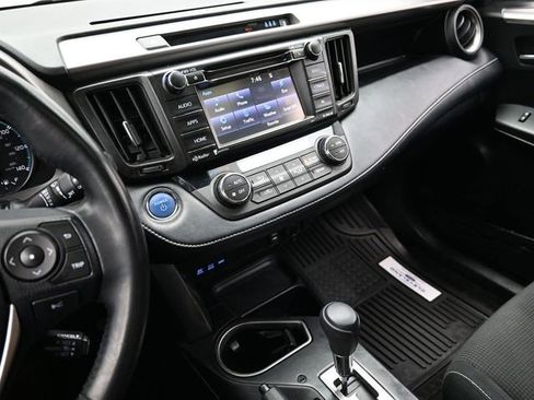 Used 2018 Toyota RAV4 XLE image 23
