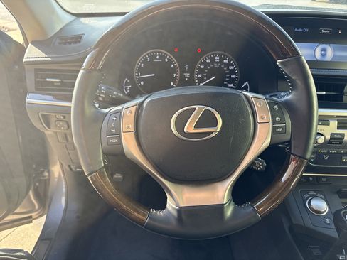 Used 2015 Lexus ES 350 w/ Luxury Package image 18