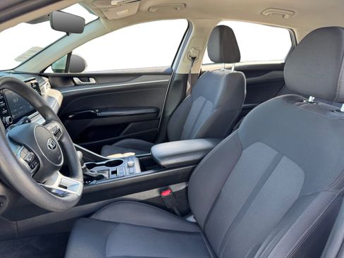 Used 2021 Kia K5 LX FWD image 9
