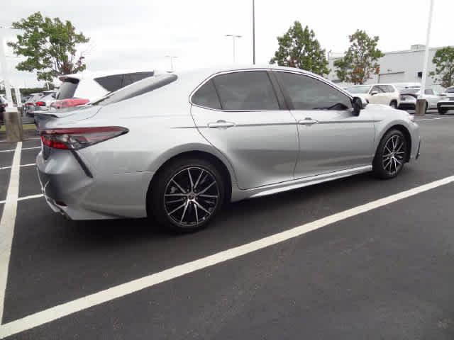 Used 2023 Toyota Camry SE FWD image 5