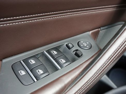 Used 2020 BMW M550i xDrive w/ Premium Package AWD/4WD image 37