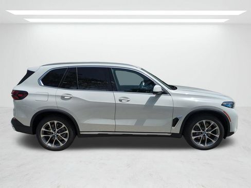 New 2026 BMW X5 xDrive40i w/ Premium Package AWD/4WD image 3