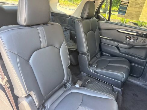 Used 2025 Honda Pilot EX-L image 34