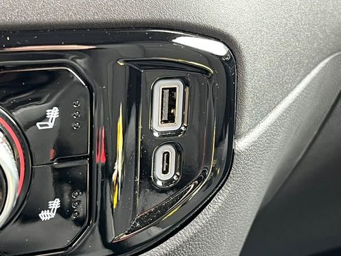 New 2025 GMC Sierra 1500 Elevation image 28