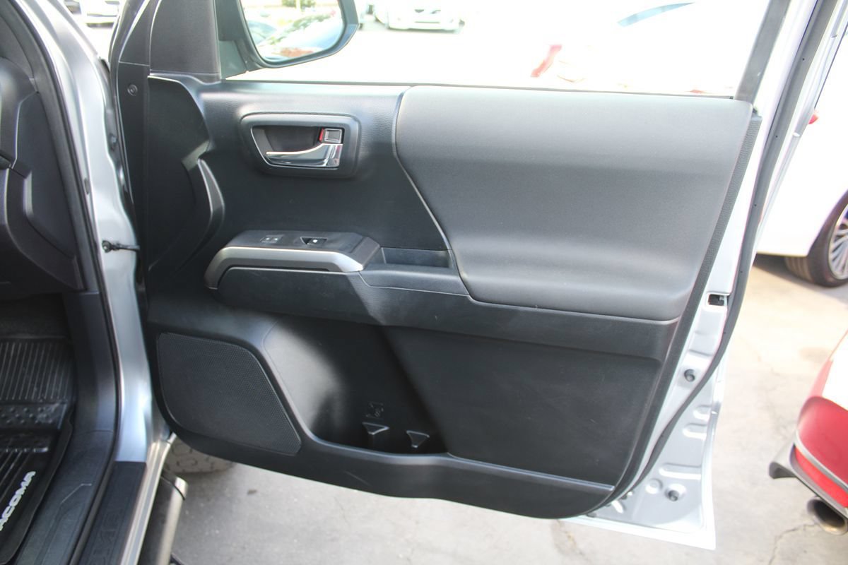 Used 2017 Toyota Tacoma TRD Sport RWD image 21