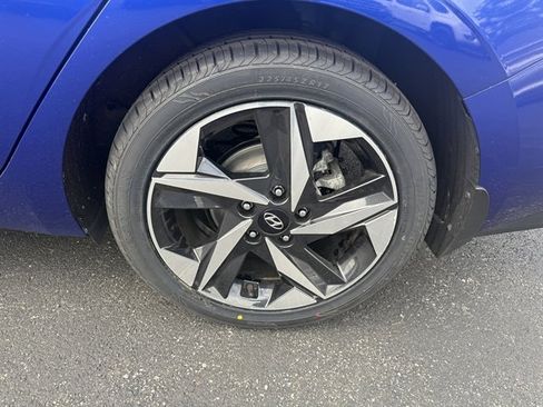 Used 2023 Hyundai Elantra SEL w/ Convenience Package image 11