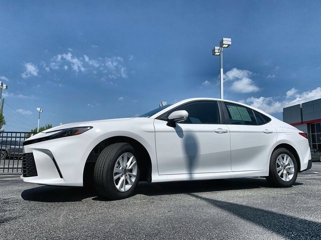 Used 2025 Toyota Camry LE FWD image 5