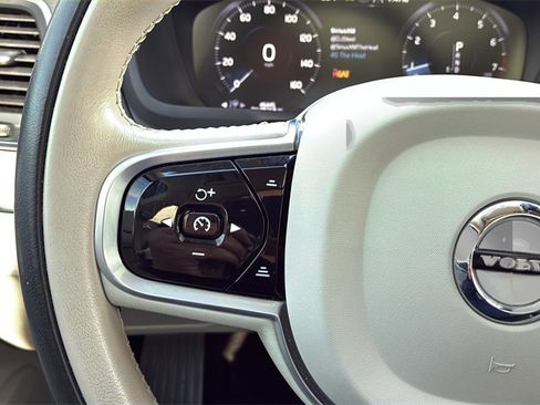 Used 2022 Volvo XC90 T5 Momentum image 26