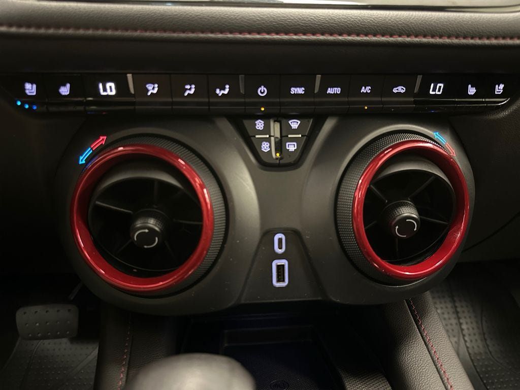 Used 2022 Chevrolet Blazer RS w/ Enhanced Convenience Package AWD/4WD image 16