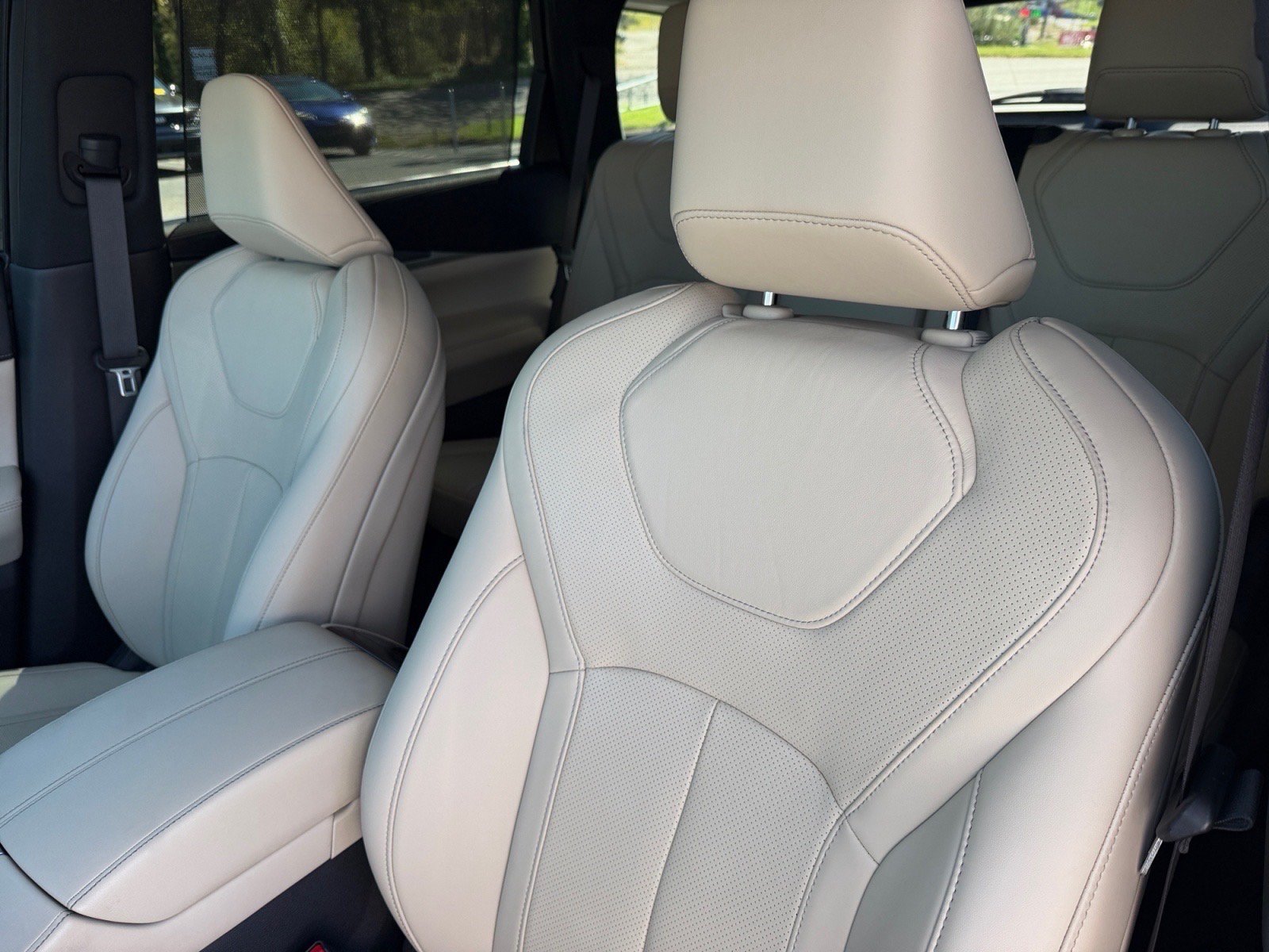 Used 2023 INFINITI QX60 Luxe w/ Cargo Package AWD/4WD image 13