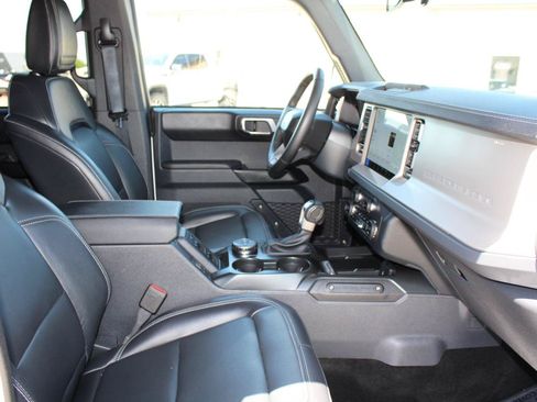 Used 2025 Ford Bronco Outer Banks AWD/4WD image 23