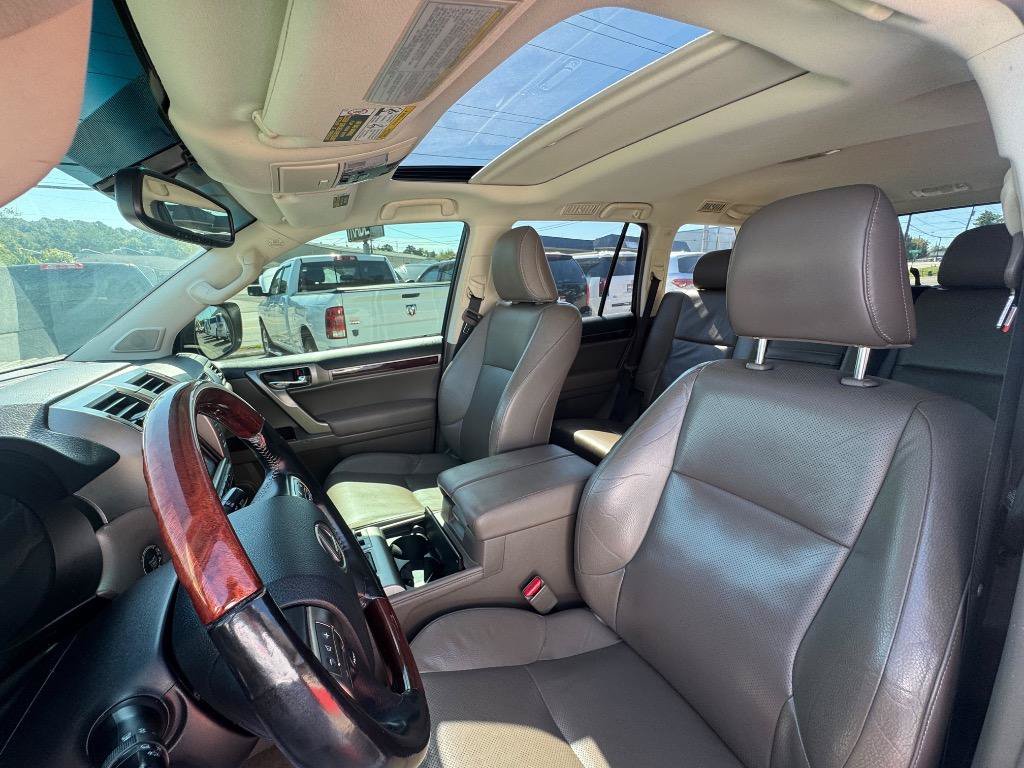 Used 2017 Lexus GX 460 Premium w/ Premium Package AWD/4WD image 15