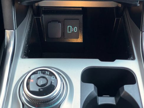 Used 2022 Ford Explorer XLT image 34