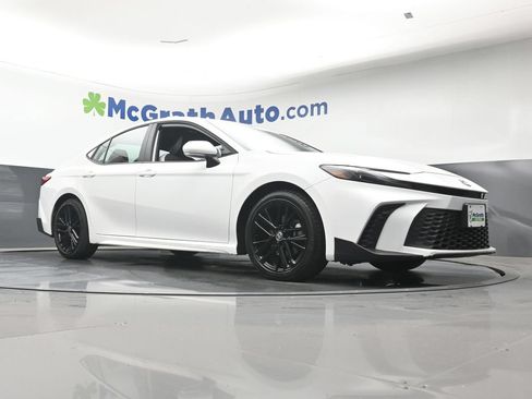 Used 2025 Toyota Camry SE FWD image 28