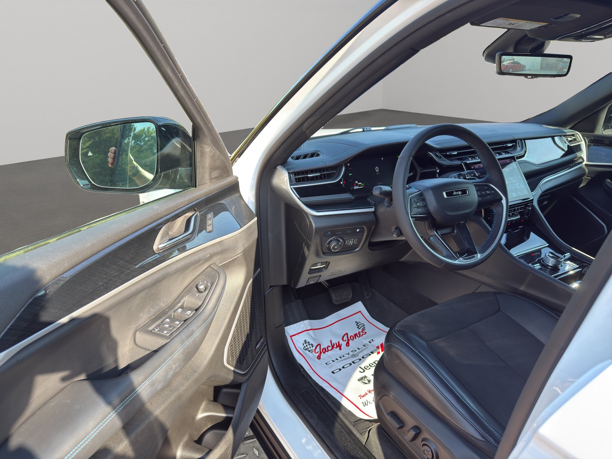 Used 2022 Jeep Grand Cherokee Trailhawk w/ Luxury Tech Group III AWD/4WD image 6