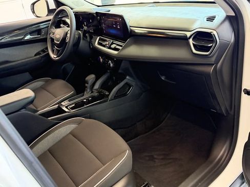 Used 2024 Chevrolet TrailBlazer LT w/ Driver Confidence Package FWD image 18
