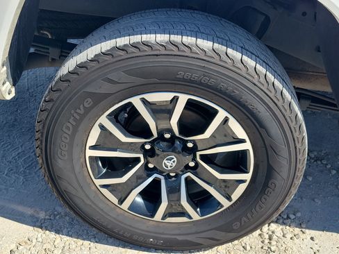 Used 2022 Toyota Tacoma TRD Sport w/ Technology Package AWD/4WD image 10