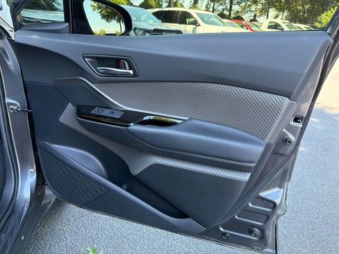 Used 2020 Toyota C-HR Limited FWD image 14