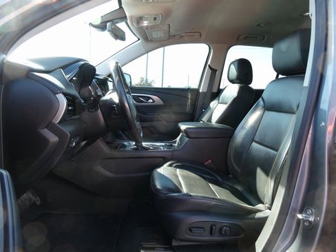 Used 2021 Chevrolet Traverse RS image 22