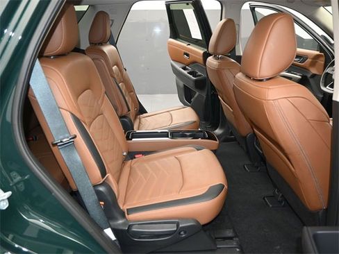 Used 2024 Nissan Pathfinder Platinum image 17