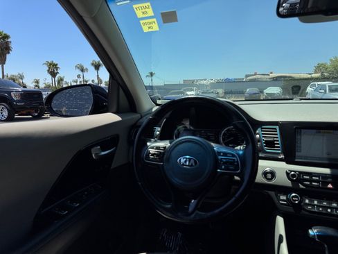 Used 2019 Kia Niro Touring FWD image 22