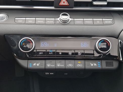 Certified 2025 Hyundai Elantra Limited FWD image 16