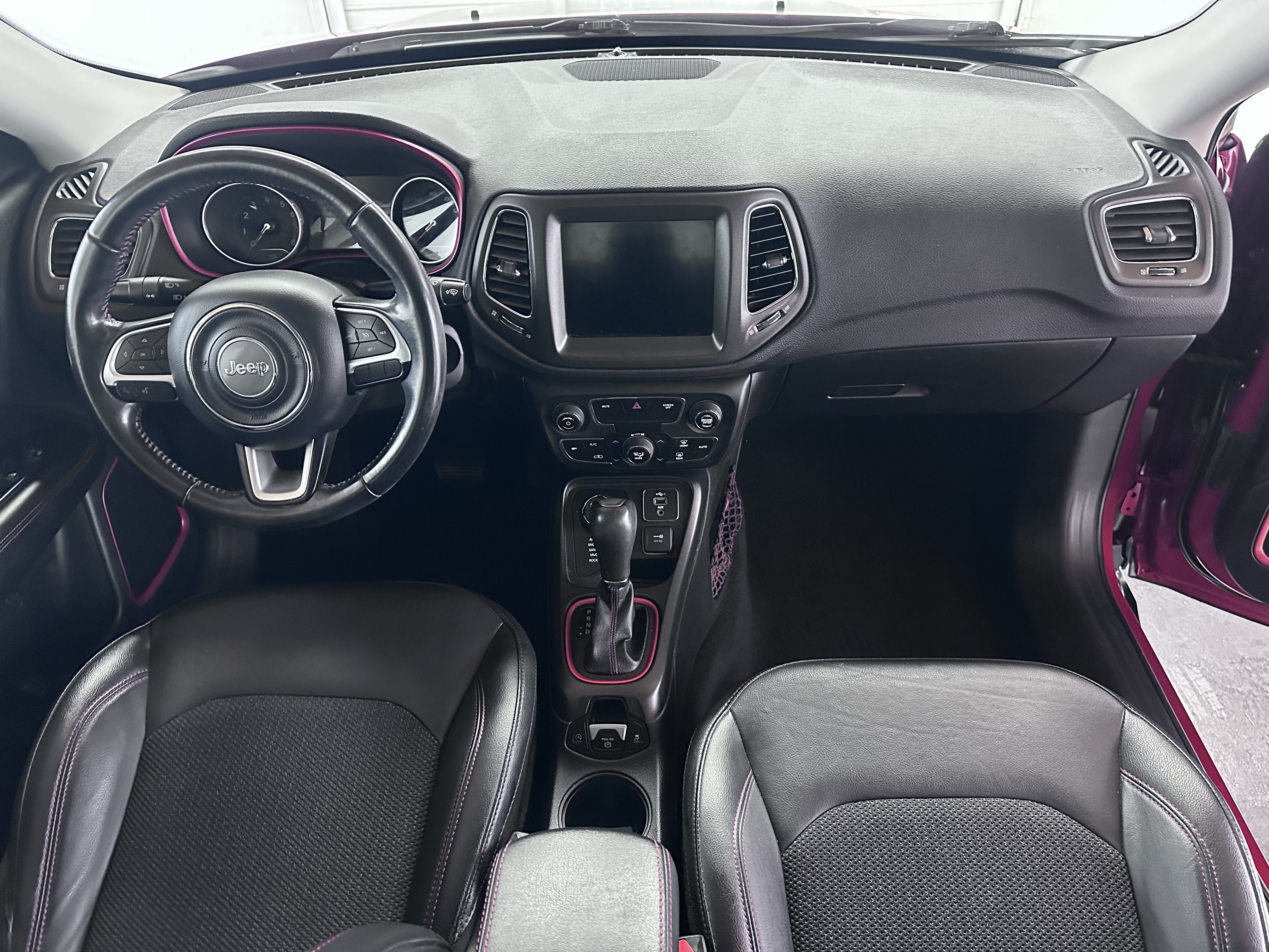 Used 2020 Jeep Compass Trailhawk AWD/4WD image 32