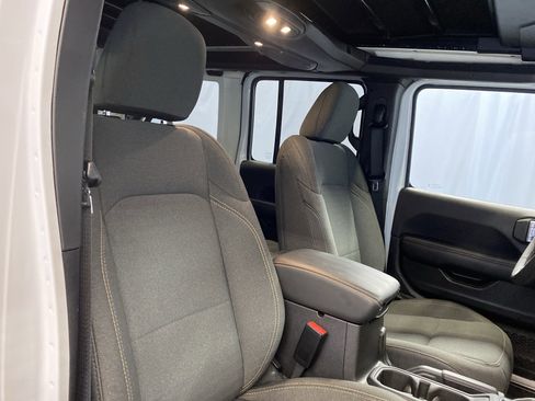 Certified 2025 Jeep Wrangler Sahara w/ Safety Group image 38