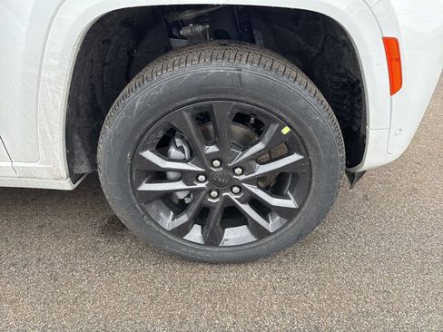 New 2026 Jeep Grand Cherokee Limited image 9