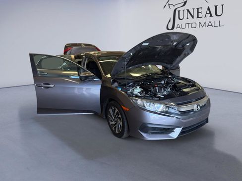 Used 2018 Honda Civic EX image 9