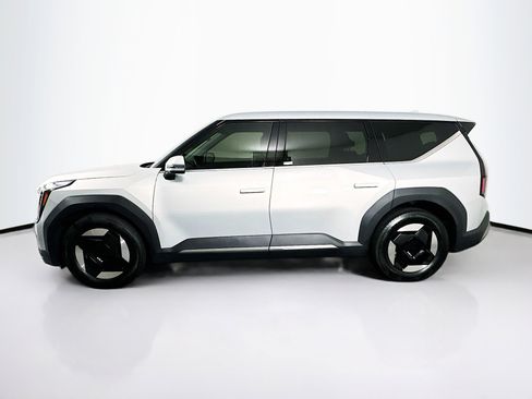 Used 2024 Kia EV9 Light Long Range RWD image 4