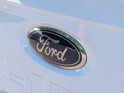 Used 2021 Ford F150 Lariat w/ Equipment Group 502A High AWD/4WD image 4